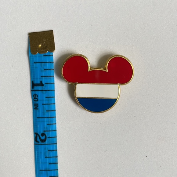 2008 Disney Mickey French flag pin - Picture 2 of 3